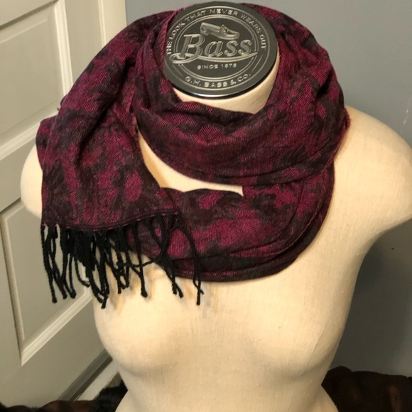 Gorgeous New Scarf - Picture 7 of 8